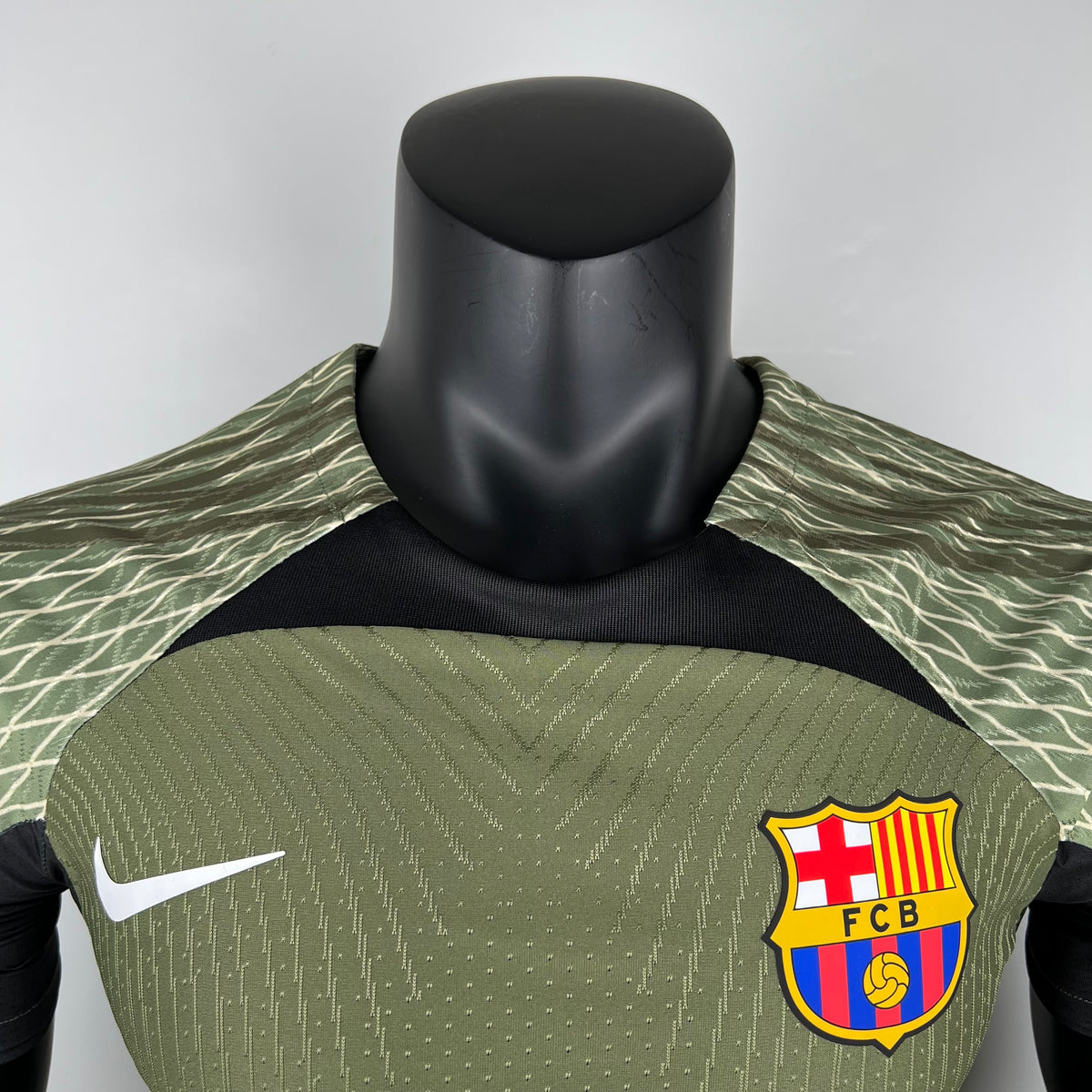 CAMISA BARCELONA VERSÃO JOGADOR TREINO GREEN 23/24